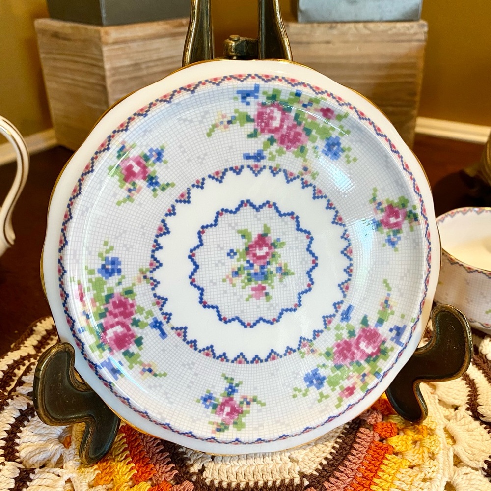 Royal Albert Petit Point 6" Teapot Trivet Bone China England Vintage￼